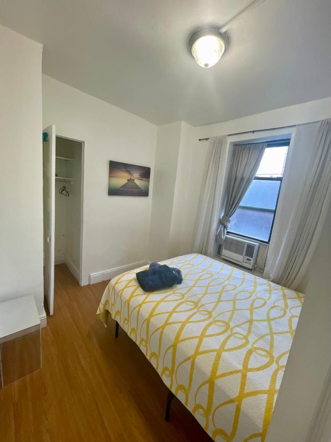 In A 2 Bedrooms Apt. 10 Minutes To Time Square! *