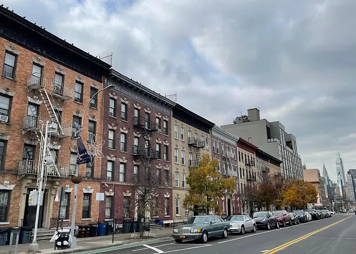 Room In A 2 Bedrooms Apt. 10 Minutes To Time Square!