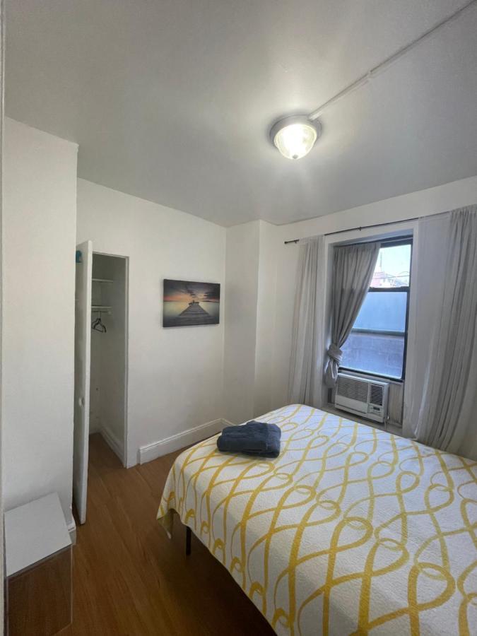 In A 2 Bedrooms Apt. 10 Minutes To Time Square! * West New York