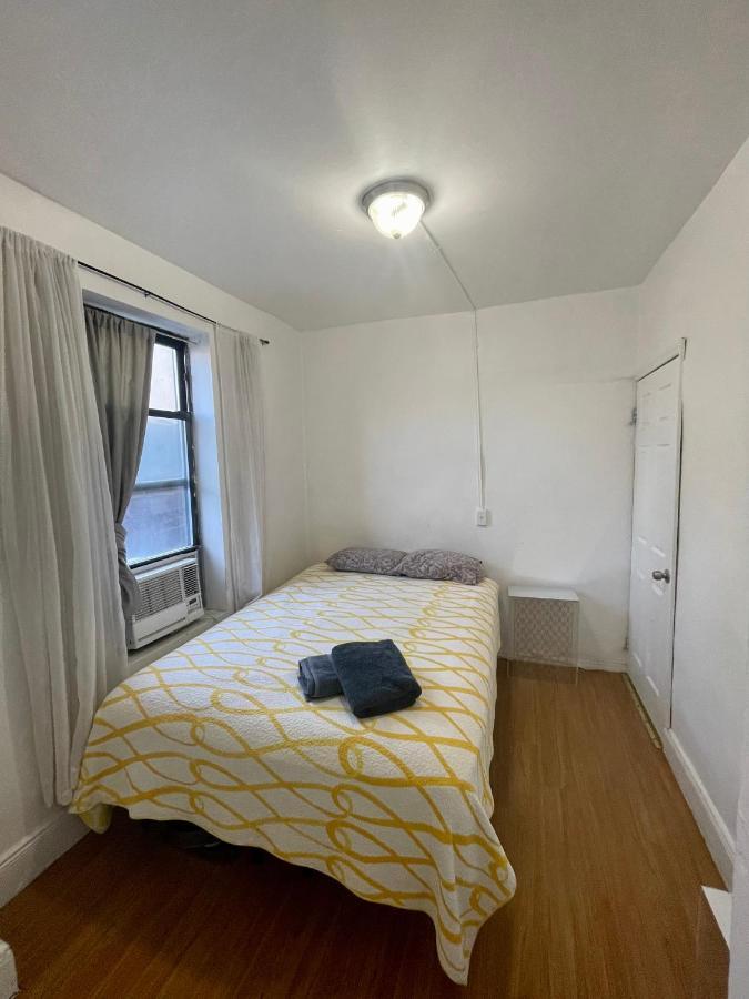 In A 2 Bedrooms Apt. 10 Minutes To Time Square! *