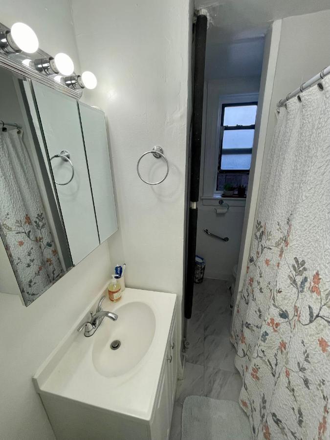 In A 2 Bedrooms Apt. 10 Minutes To Time Square!